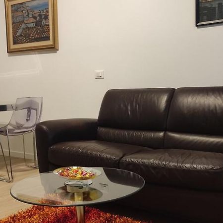 Interno Nove - Appartamento A Corsico Exterior foto