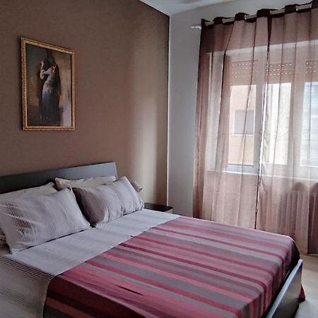 Interno Nove - Appartamento A Corsico Exterior foto