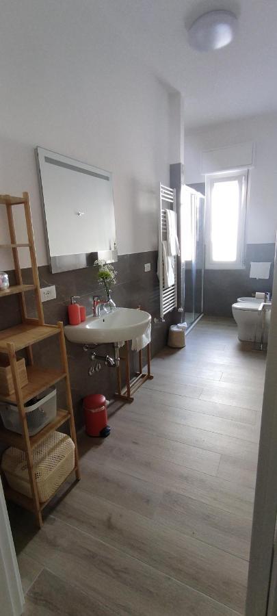 Interno Nove - Appartamento A Corsico Exterior foto